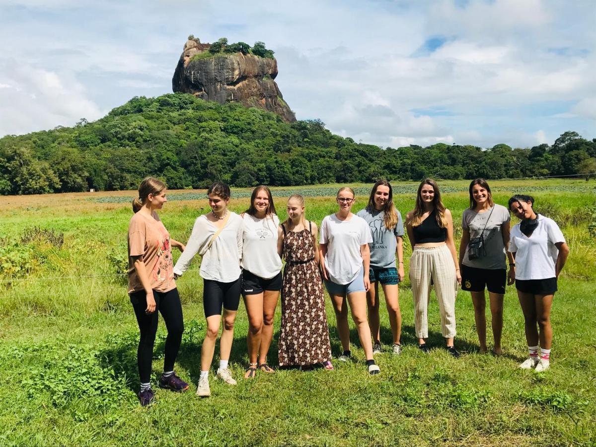 Sigiriya Village Home Stay ภายนอก รูปภาพ